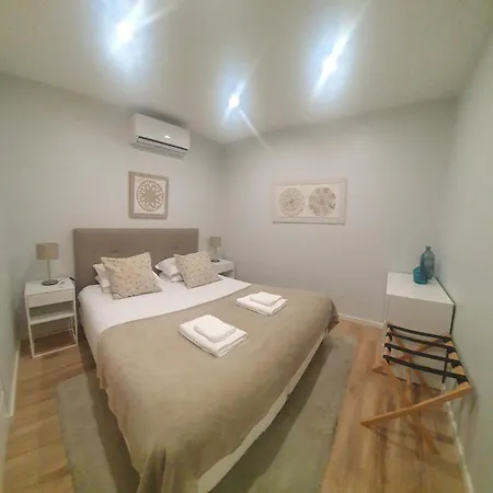 Charming In The Heart Of Historic Apartment *